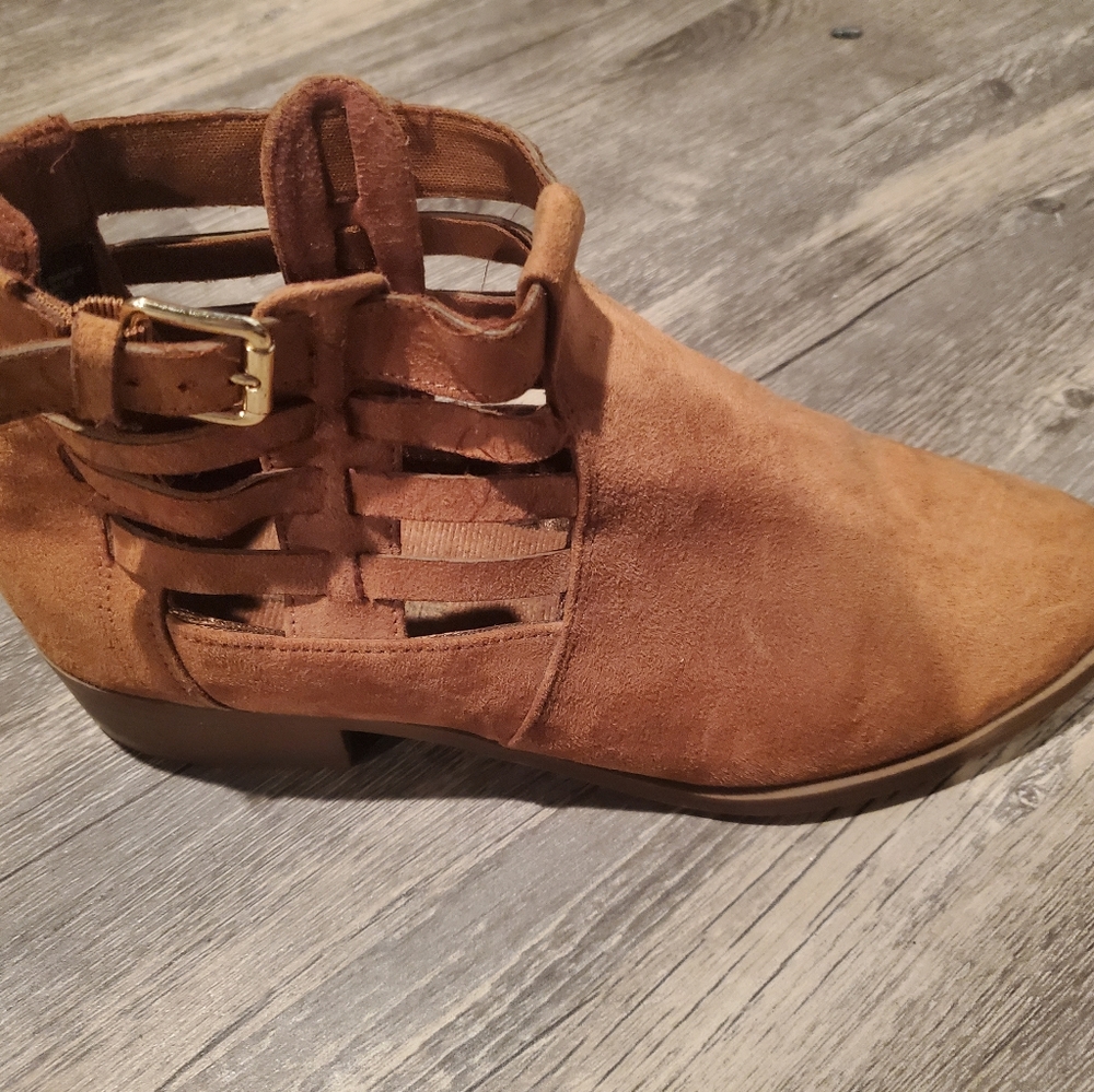 Suade boots size 8.5 in tan color by American Eagle amazing details worn…